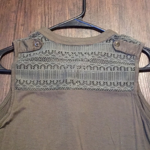 Green sleeveless top - Picture 3 of 5